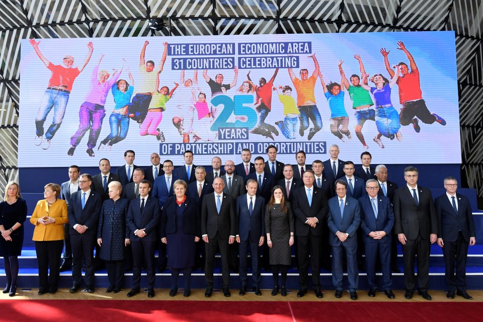 Lídři Evropské unie na summitu v Bruselu | foto: Toby Melville,  Reuters