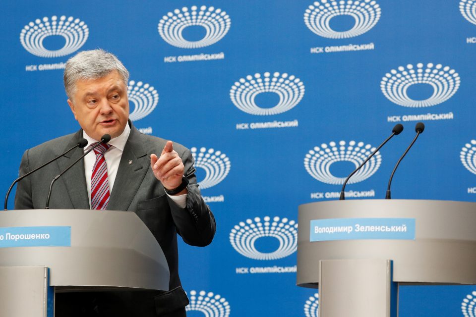 Petro Porošenko na první debatě před druhým kolem prezidentských voleb na Ukrajině. | foto: Valentyn Ogirenko,  Reuters