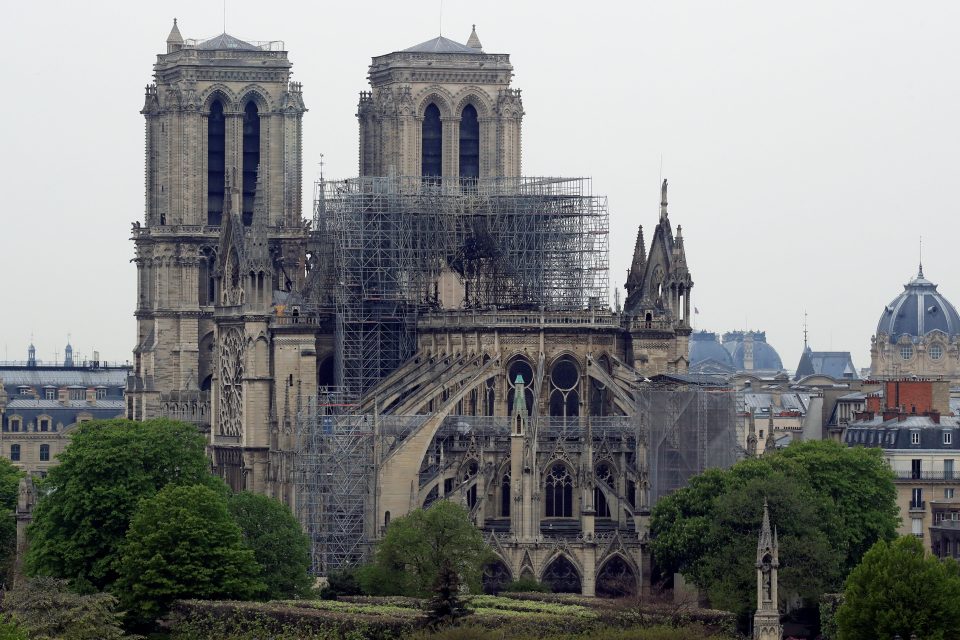 Pařížská katedrála Notre-Dame po požáru  | foto: Gonzalo Fuentes,  Reuters