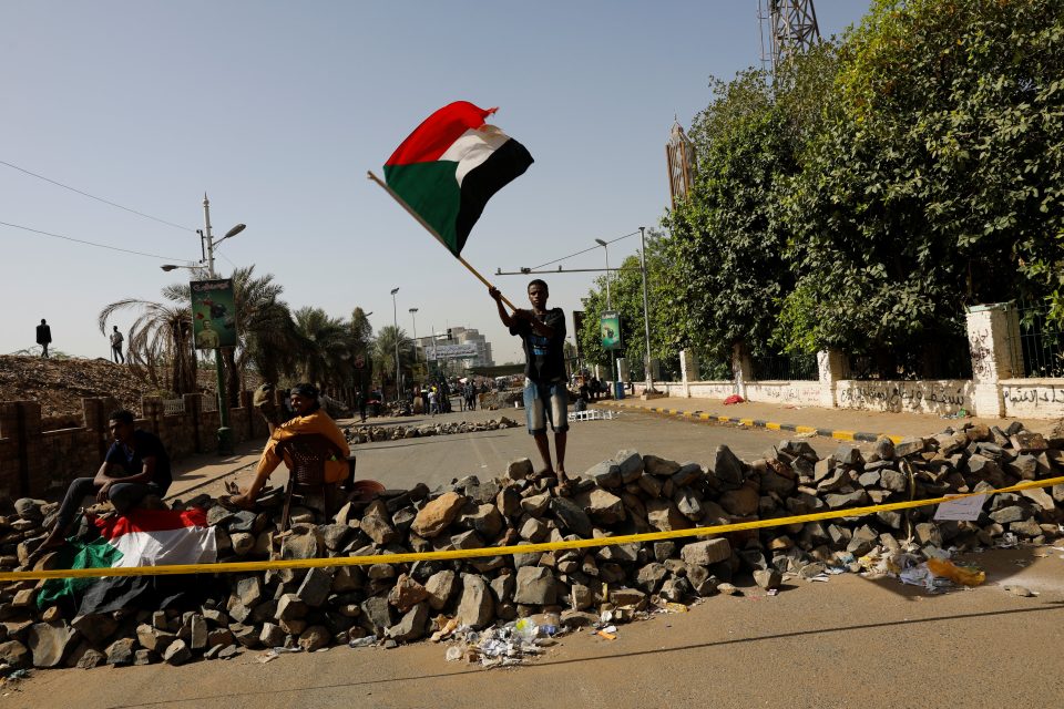 Súdánští vojenští vůdci v úterý oznámili,  že jsou připraveni jednat s opozicí o politické budoucnosti země | foto: Umit Bektas,  Reuters