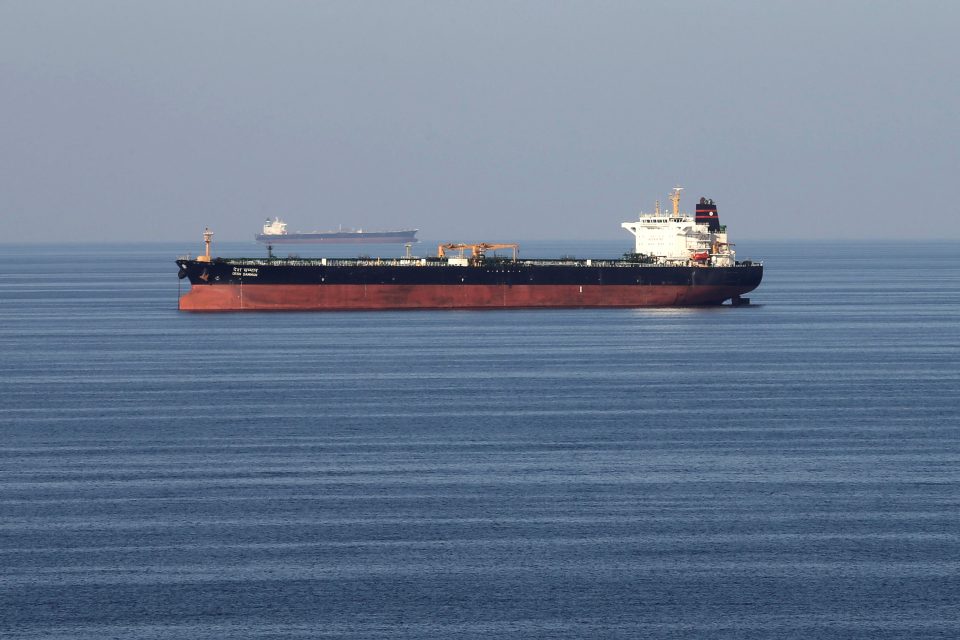 Tankery v Hormuzském průlivu mezi Perským zálivem a Ománským zálivem | foto: Hamad I Mohammed,  Reuters