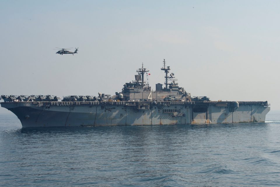 Spojené státy oznámily,  že sestřelily íránský dron,  který se přiblížil na 900 metrů k americké výsadkové lodi USS Boxer | foto: Keypher Strombeck/U.S. Navy,  Reuters