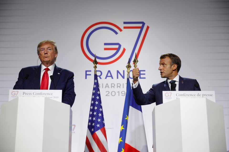Americký prezident Donald Trump s protějškem Emmanuelem Macronem při setkání zemí G7 | foto: Reuters