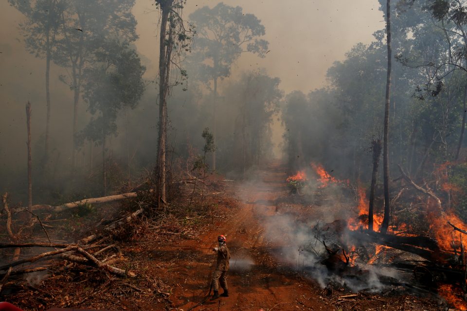 Požár amazonského pralesa v Brazílii | foto: Amanda Perobelli,  Reuters