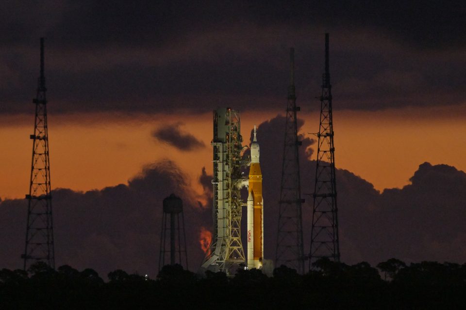 Start rakety Space Launch System s modulem Orion zrušila NASA krátce po otevření pondělního okna příležitosti ke startu | foto: Steve Nesius,  Reuters