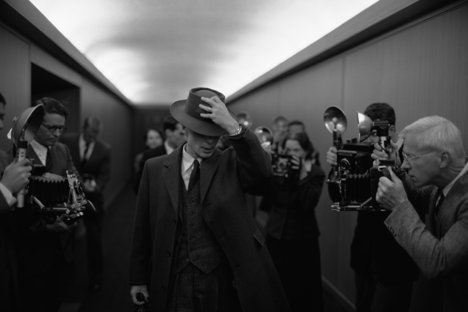 Cillian Murphy v titulní roli dramatu Oppenheimer | foto: Cinemart