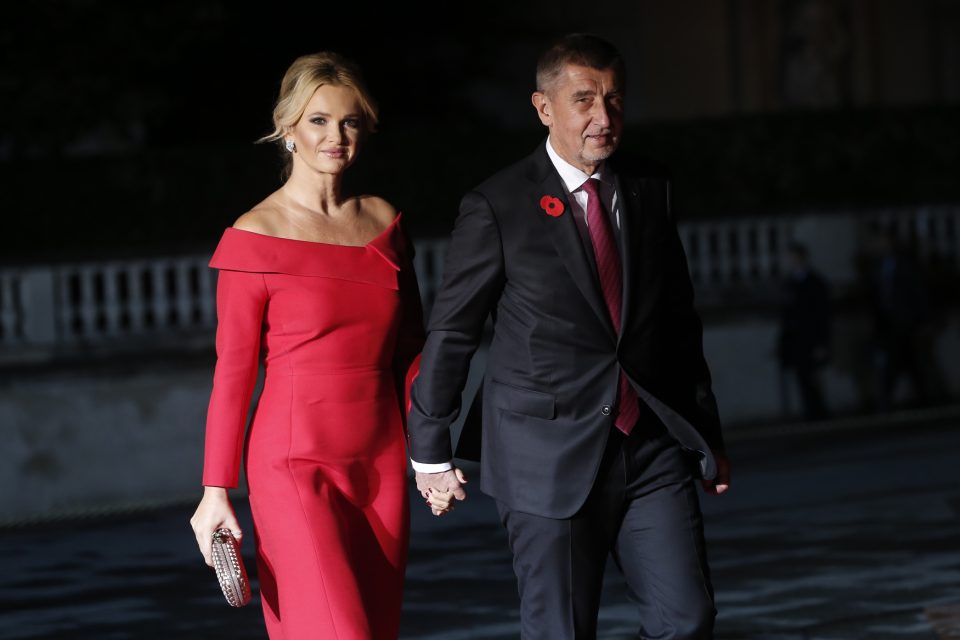 Premiér Andrej Babiš s manželkou Monikou v Paříži | foto: Kamil Zihnioglu,  ČTK/AP