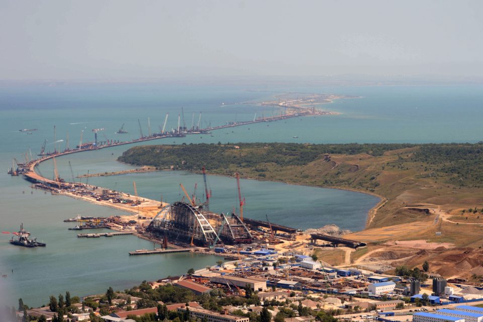Stavba mostu na Krym přes Kerčský průliv | foto: Profimedia