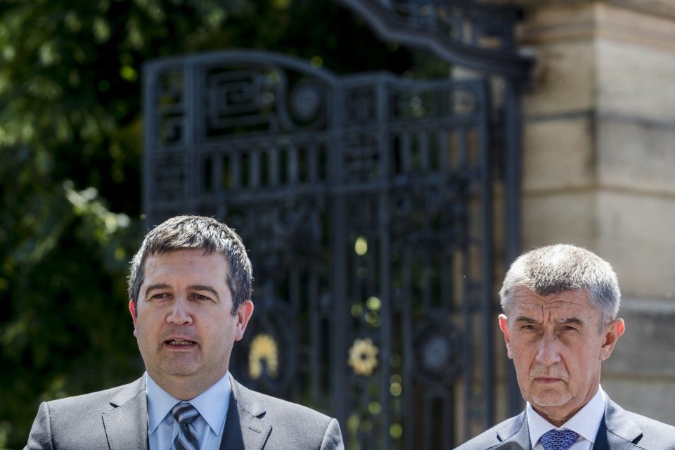 Šéf ČSSD Jan Hamáček a premiér Andrej Babiš  (ANO) | foto: PETR TOPIČ / MAFRA,  Profimedia