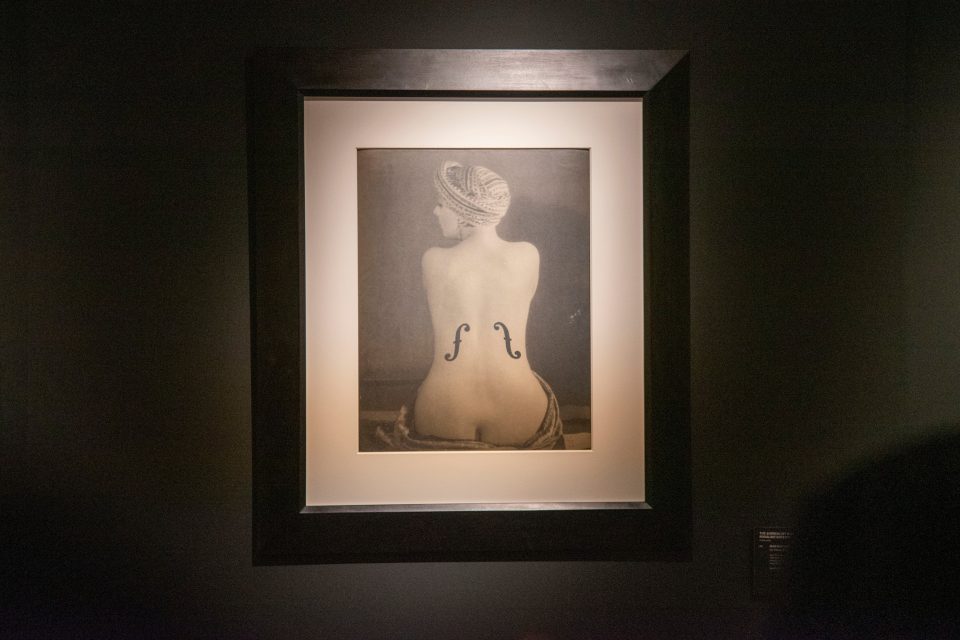 Snímek Le Violon d'Ingres od amerického fotografa,  který si říkal Man Ray,  se stal nejdražší fotografií na světě. Aukční dům Christie's ho prodal za skoro 300 milionů korun | foto: Profimedia