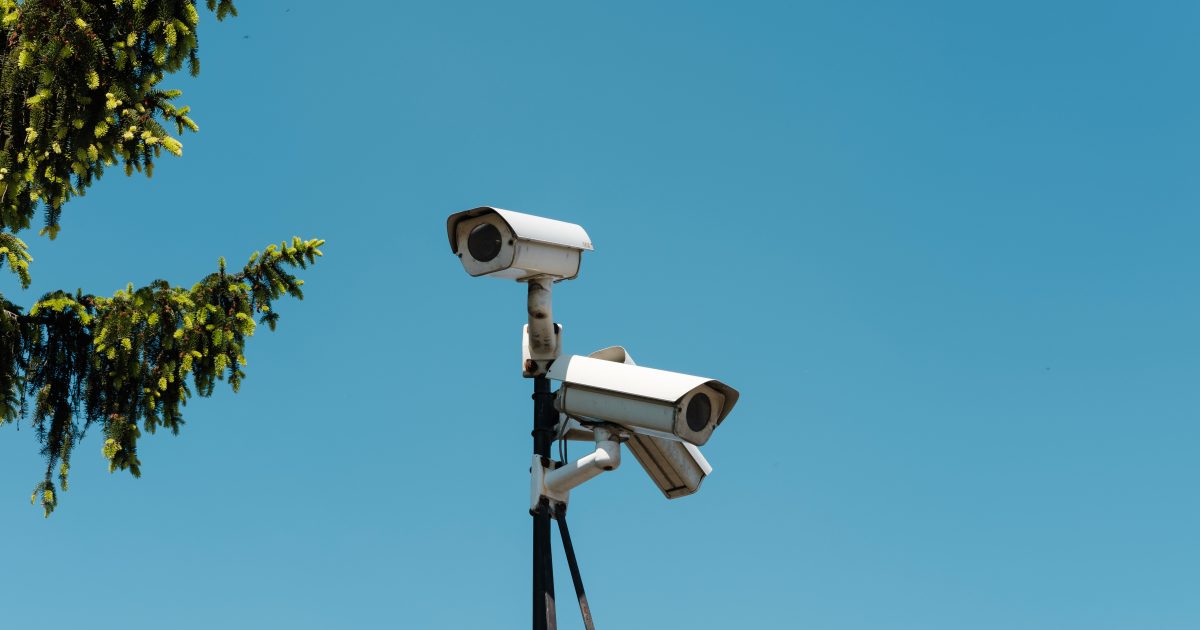 La France veut utiliser des caméras de rue pour détecter les comportements suspects pendant les JO.  Vaut-il la peine d’envahir la vie privée ?