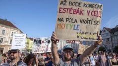Demonstrace v Hradci Králové proti premiérovi Andreji Babišovi a za nezávislost justice