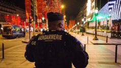 Kvůli pandemii a zákazu vycházení byla Paříž během silvestrovské noci prázdná