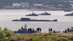Ruská ponorka u vojenské námořní základny v Severomorsku (ilustrační foto)