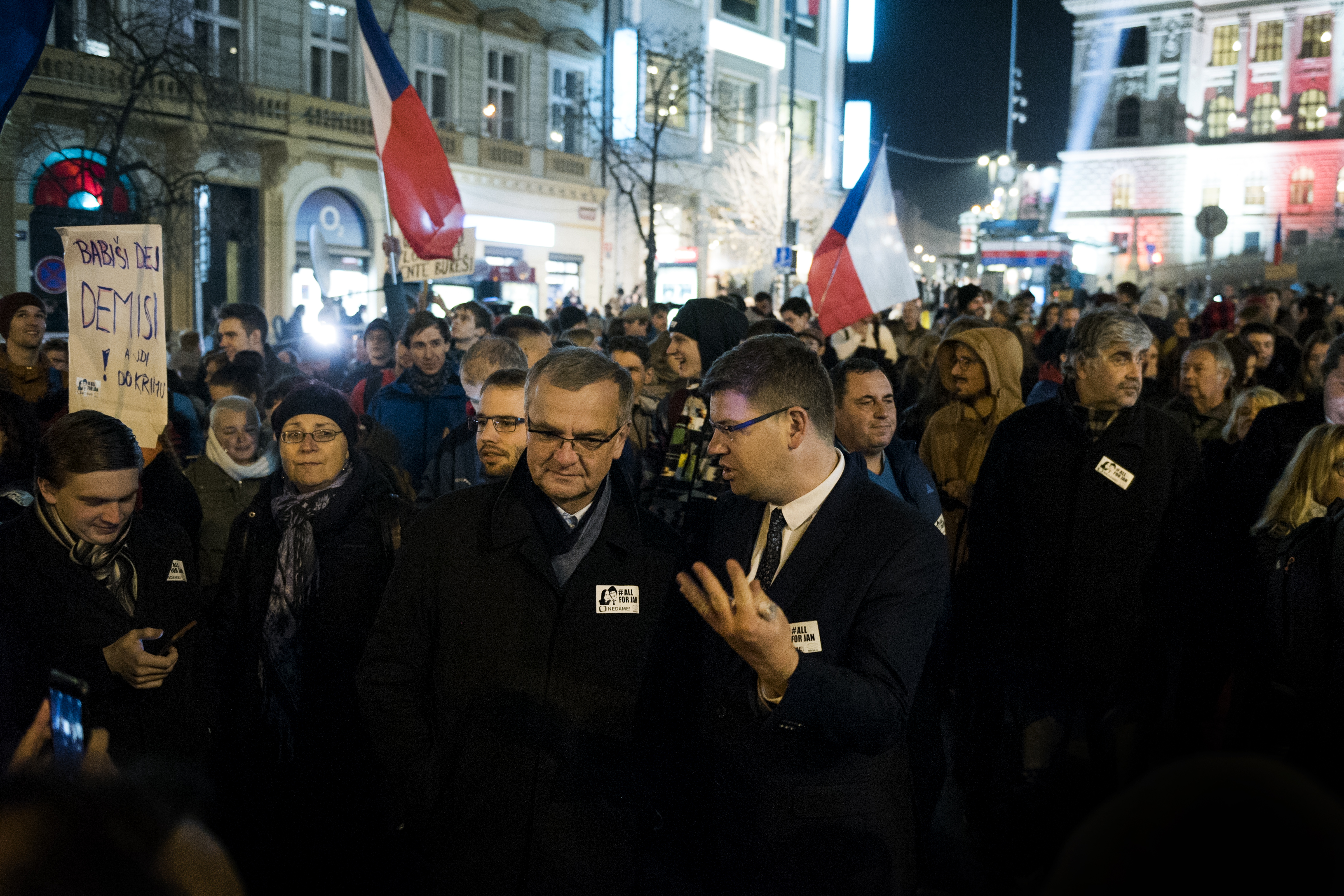 Z politiků na demonstraci dorazili např. předseda TOP 09 Jiří Pospíšil a jeho stranický kolega Miroslav Kalousek