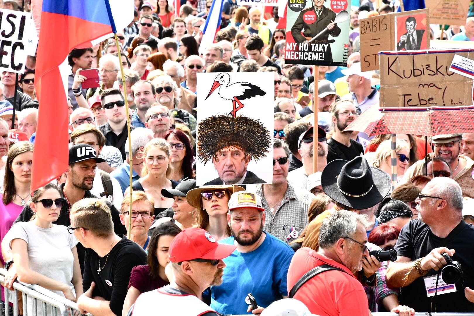 Demonstranti na Letné