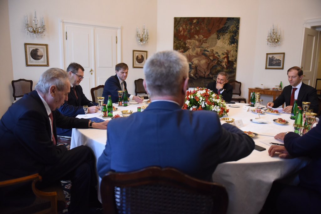 Prezident Miloš Zeman přijal ve středu na Pražském hradě delegaci vedenou ruským ministrem průmyslu Denisem Manturovem