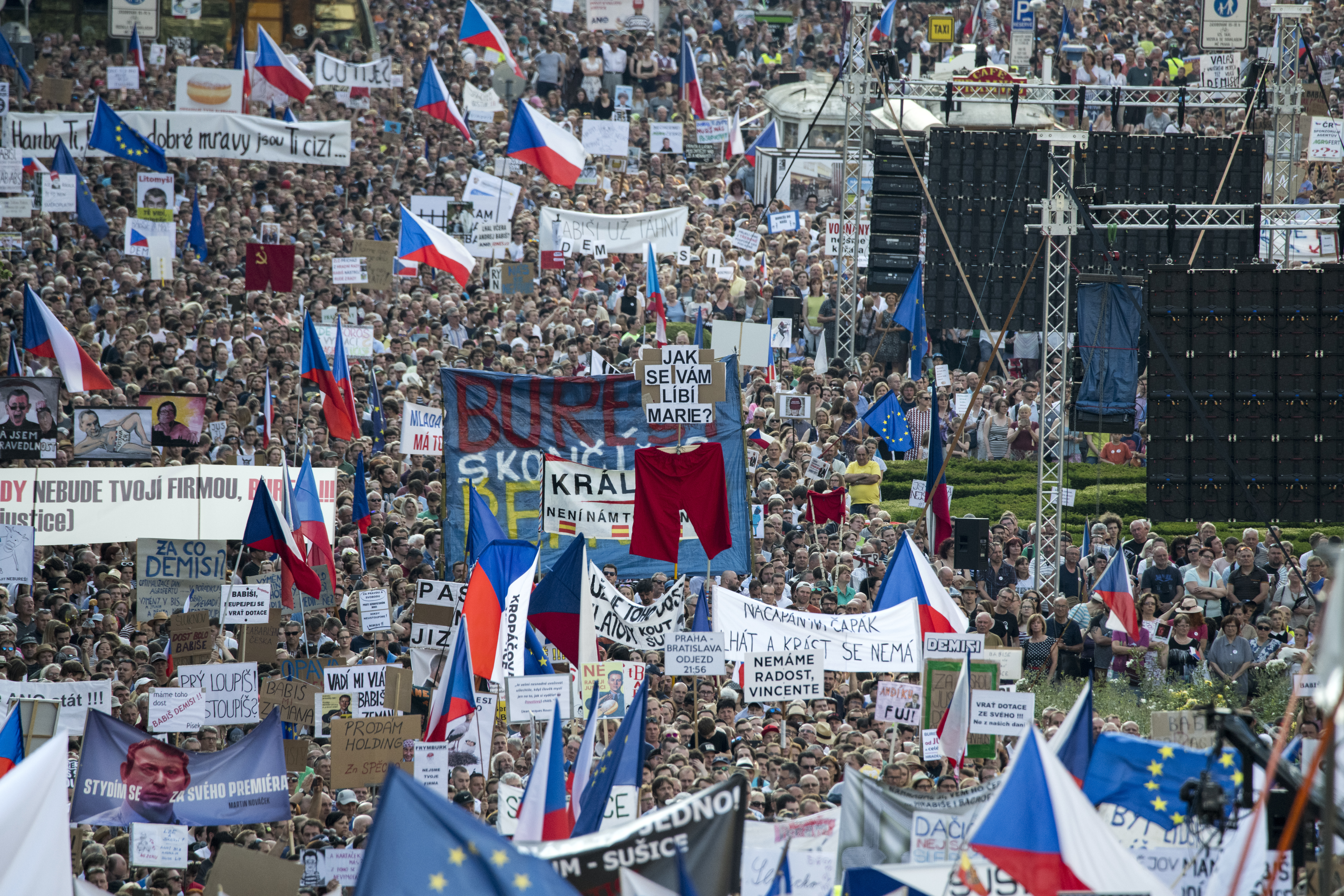 Demonstrace za nezávislost justice a proti počínání premiéra Andreje Babiše, Václavské náměstí 4.6.2019