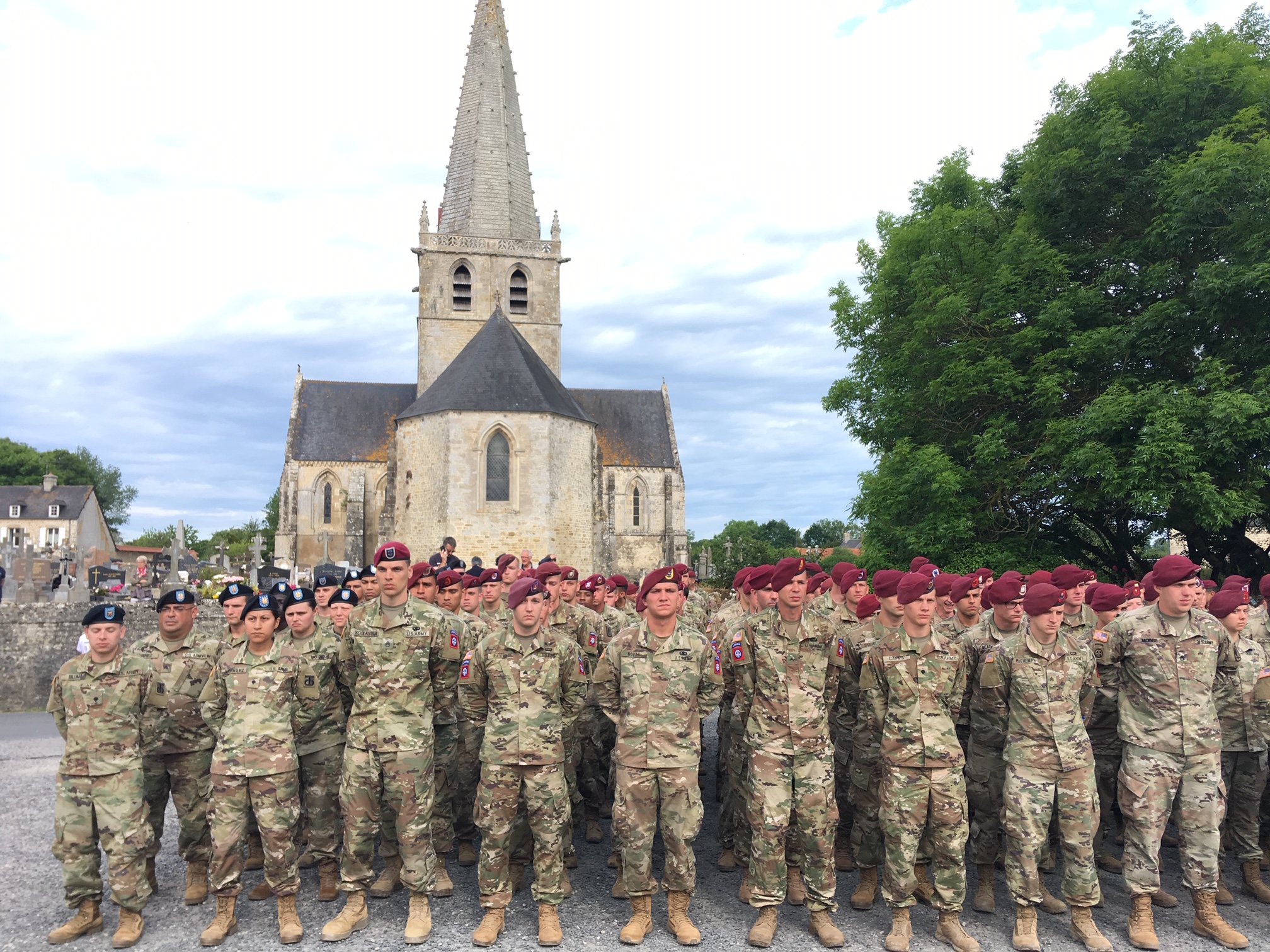 Američtí vojáci ve městě Picauville.