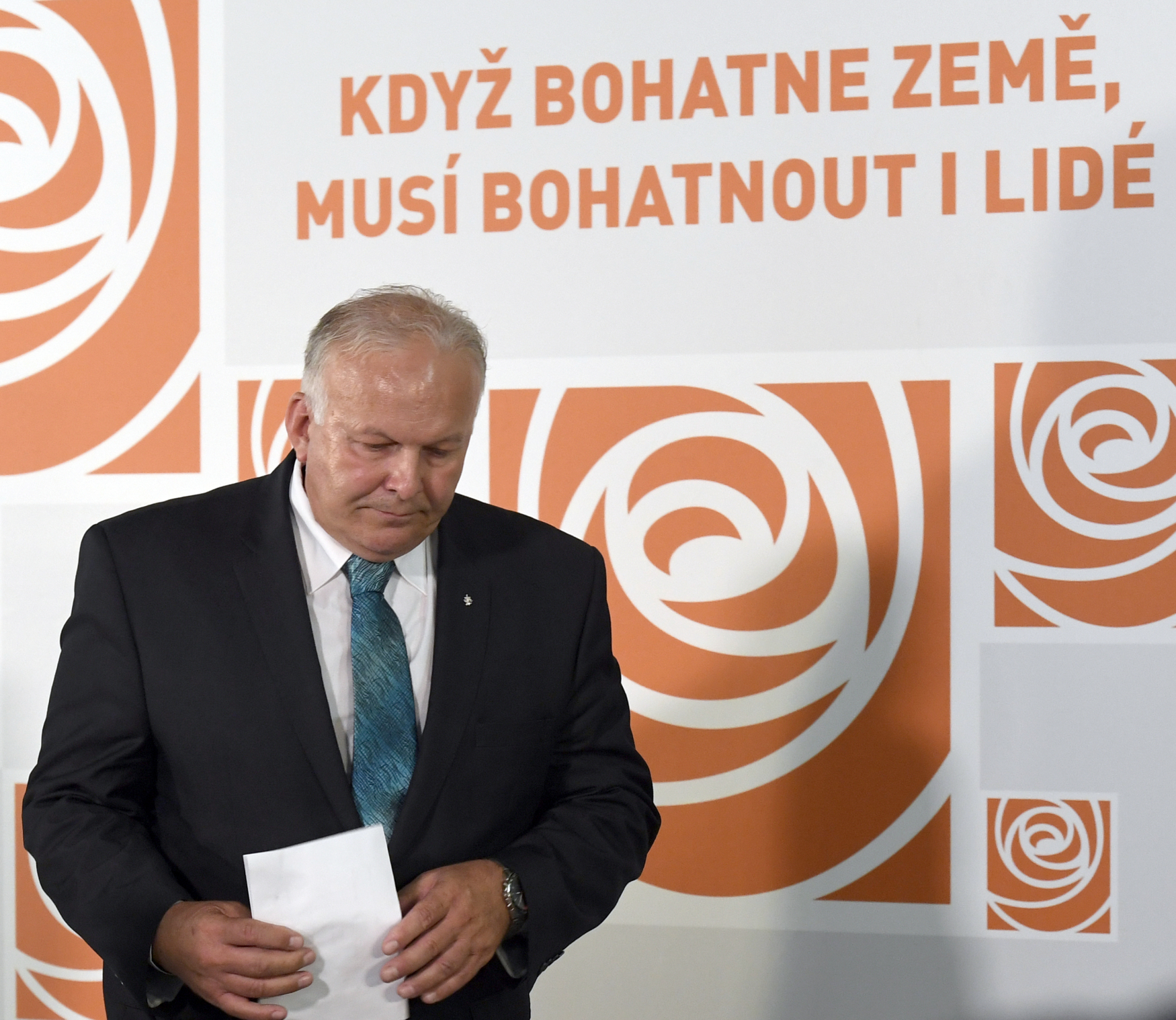 Odstupující ministr práce a sociálních věcí Petr Krčál z ČSSD při tiskové konferenci v Lidovém domě.