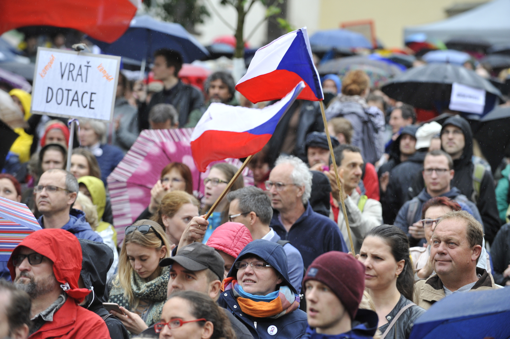 Demonstrace proti Marii Benešové v Brně.